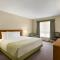 Foto: Colonial Square Inn & Suites 25/32