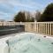 Lakeshore Lodge with Hot Tub