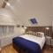 Blue Hills Luxury Apartment, Bay Front with Parking