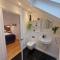 Blue Hills Luxury Apartment, Bay Front with Parking