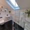 Blue Hills Luxury Apartment, Bay Front with Parking