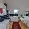 Blue Hills Luxury Apartment, Bay Front with Parking