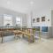 Stunning Townhouse - 7 bedrooms - up to 18 Guests