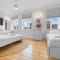 Stunning Townhouse - 7 bedrooms - up to 18 Guests