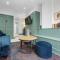 Stunning Townhouse - 7 bedrooms - up to 18 Guests