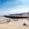 Bright Family Caravan with Deck & BBQ at Seawick Holiday Park, Clacton