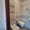 LA LANTERNA DI ANGELO rent rooms and apartments free parking on the street front