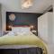 6 Bed in Cromer oc-1996