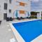 Pool Apartments & Rooms Mare