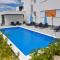 Pool Apartments & Rooms Mare