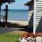 The Beach House Lakeside Cottages - Mackinaw City