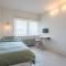 Luxurious apartment next to the sea and city centre with free parking space