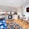 Copper Beech by Alt-Stay Contractor Accommodation - 2 Bed Contractor Home With Parking, Wi-Fi & Full Kitchen - Ideal For Long stays