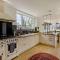 6 Bed in Bude oc-h27348