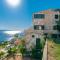 Apartments with pool Maraska