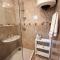 Veron Apartments