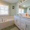 Carolina Sunrise - Corolla, Whalehead, Oceanside, 500 Yds to Beach, Pool, Hot Tub, Volleyball
