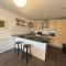 Spacious 2 Bed 2 Shower Apartment