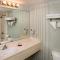 Williamsburg Woodlands Hotel & Suites, an official Colonial Williamsburg Hotel