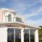 Philia Hotel