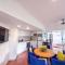 Beaches Apt 2 Beachfront