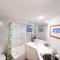 Beaches Apt 2 Beachfront