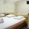 Hotel Hostal (Adults Only)