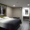 Super 8 by Wyndham Visalia