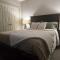 Old Fort Loft King & Queen suites nearest accomodation to Marshals Museum power your EV for free!