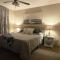 Old Fort Loft King & Queen suites nearest accomodation to Marshals Museum power your EV for free!