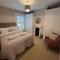 The Lily Pad - Boutique Townhouse, a short walk to Town Center and Racecourse