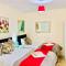 Ensuite Apartment with small Kitchenette, Private Bathroom and Parking