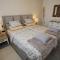 Elegant Villa Punta Sol with hot tube, walk to sea and center