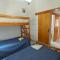 Manors Seaside 2BR House 100m from the Beach & Free Parking