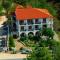 Pantheon Studios & Apartments