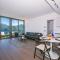 Penthouse-LakeView-AC-Private Garden