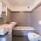 Penthouse-LakeView-AC-Private Garden
