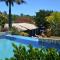 Sombra e Água Fresca Resort