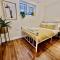 Stylish Luxury Serviced Apartment next to City Centre with Free Parking - Contractors & Relocators