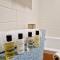 Stylish Luxury Serviced Apartment next to City Centre with Free Parking - Contractors & Relocators