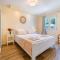 Relaxing 2 bedroom apartment with Bay View and Parking