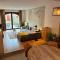 Spacious Design Home with Garden near Centre