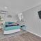 Rustic Star Farmhouse at Moonlight Getaway