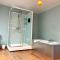 Spacious Design Home with Garden near Centre