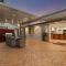 Pet Friendly Beachside Hideaway - Lazy on Lowry