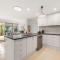 Pet Friendly Beachside Hideaway - Lazy on Lowry