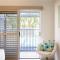 Pet Friendly Beachside Hideaway - Lazy on Lowry