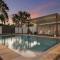 Pet Friendly Beachside Hideaway - Lazy on Lowry