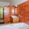 LiRi Villa - Ocean, hills, valley view