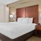 Comfort Inn & Suites Taylor - Detroit